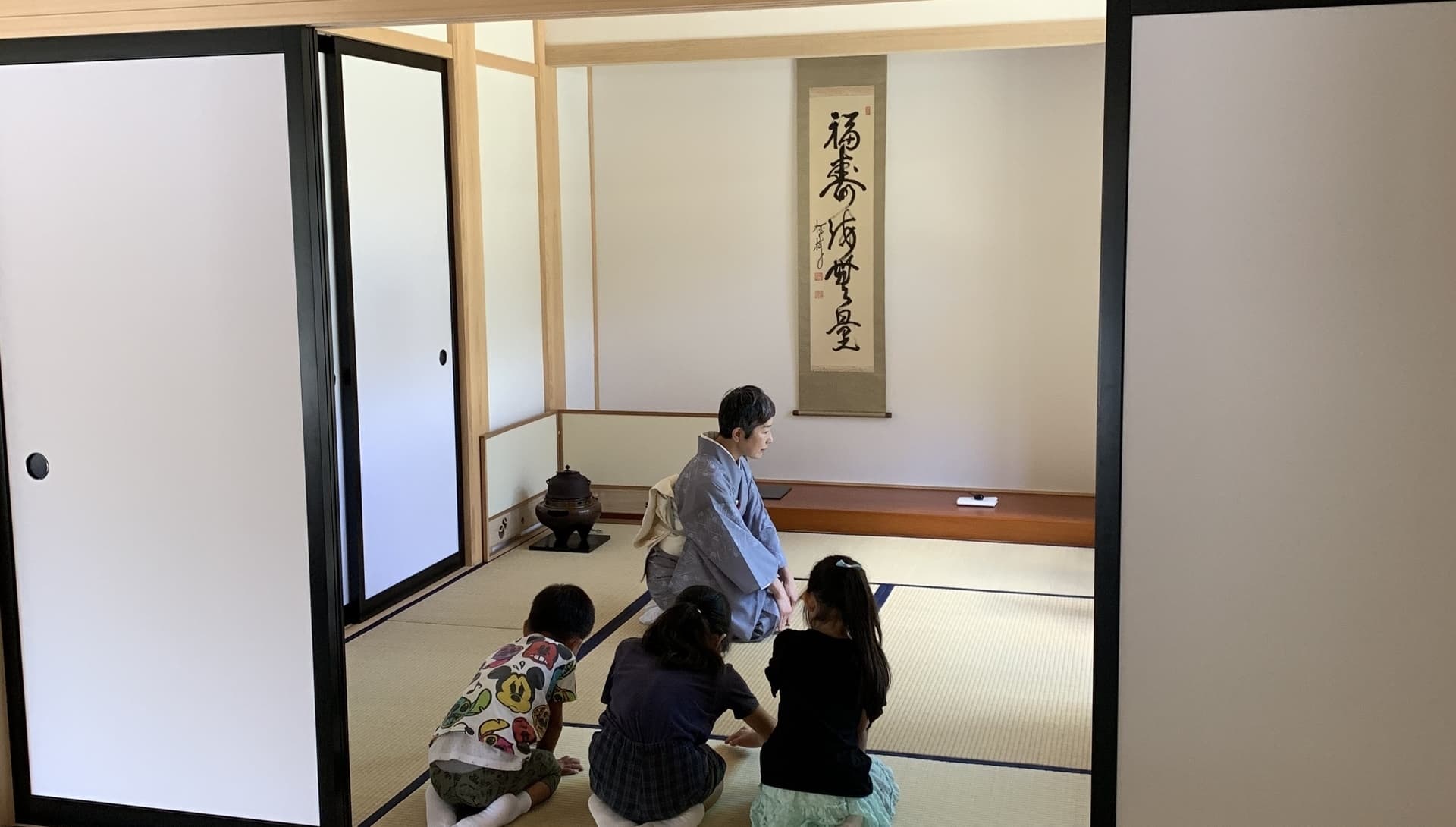 お寺の本堂で茶道体験！抹茶を飲んで坐禅をして心をリフレッシュ！